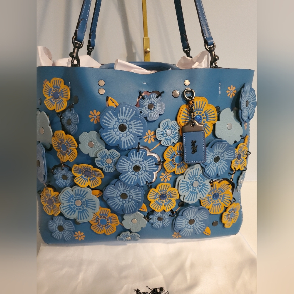 Coach ROGUE TOTE WITH BLUE LINKED TEA ROSE IN BLACK COPPER/RIVER - Picture 2 of 15